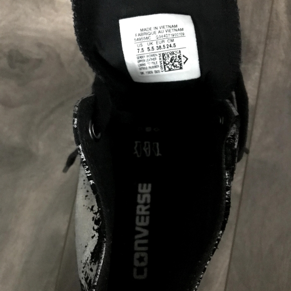 Converse Leather Chuck Taylor Sneakers Size 7.5 - Picture 5 of 7